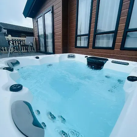 Eastgate With Hot Tub Tatil Evi