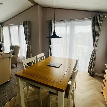 Eastgate With Hot Tub Holiday home *